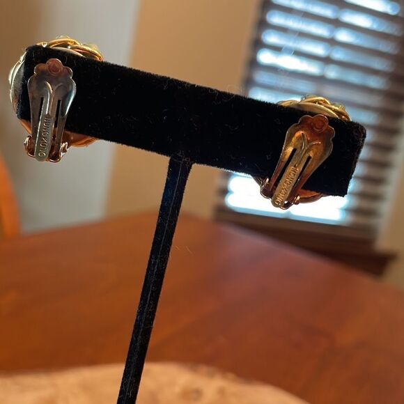 Vintage Hong Kong Clip Earrings - Picture 3 of 5